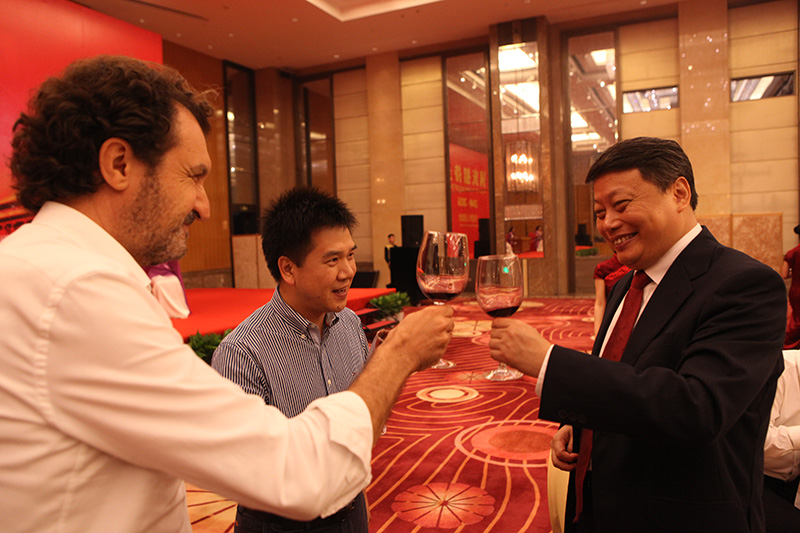 西班牙堡德卫浴总经理朱叶俊杰受邀参加宁波市政府举行国庆招待会(图1)